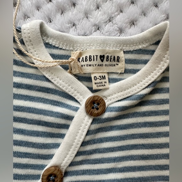 Rabbit + Bear by Emily and Oliver blue & white striped short sleeve matching set - Picture 3 of 3